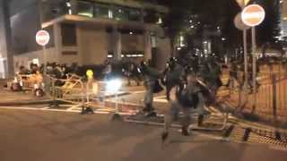 umbrella revolution 和平佔中 雨傘革命 20140928 中環 金鐘 龍和道 防暴 警察 跌倒 及 施放 催淚彈 清場