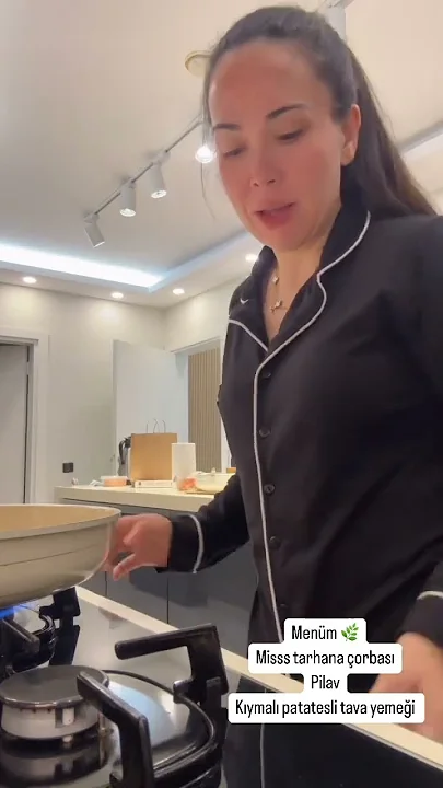 Menüm misss gibi tarhana çorbası, pilav, kıymalı patatesli tava yemeği.❤️