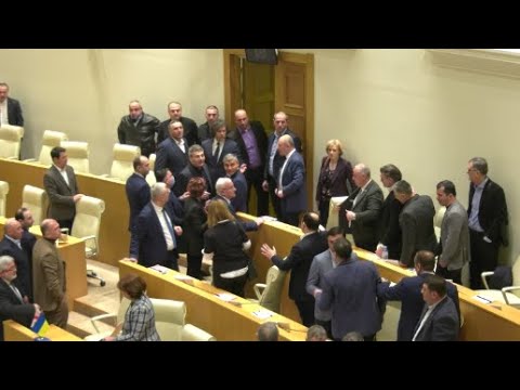 \"ოცნების\" რუსული კანონი ჩავარდნილია - საპარლამენტო ისტორიაში ყველაზე ხანმოკლე პლენარული სხდომა