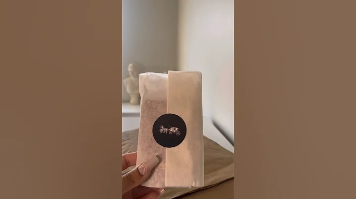 Coach unboxing!! 💓  #coach #pink #wallet #coachcardcase #coachwallet #asmr #unboxing #zipcardcase