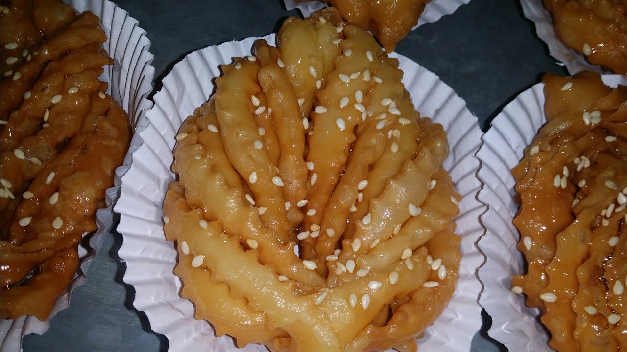 قريوش على الطريقة التقليدية مورق وخفيف وبدون آلة التوريق و بمقادير مضبوطة