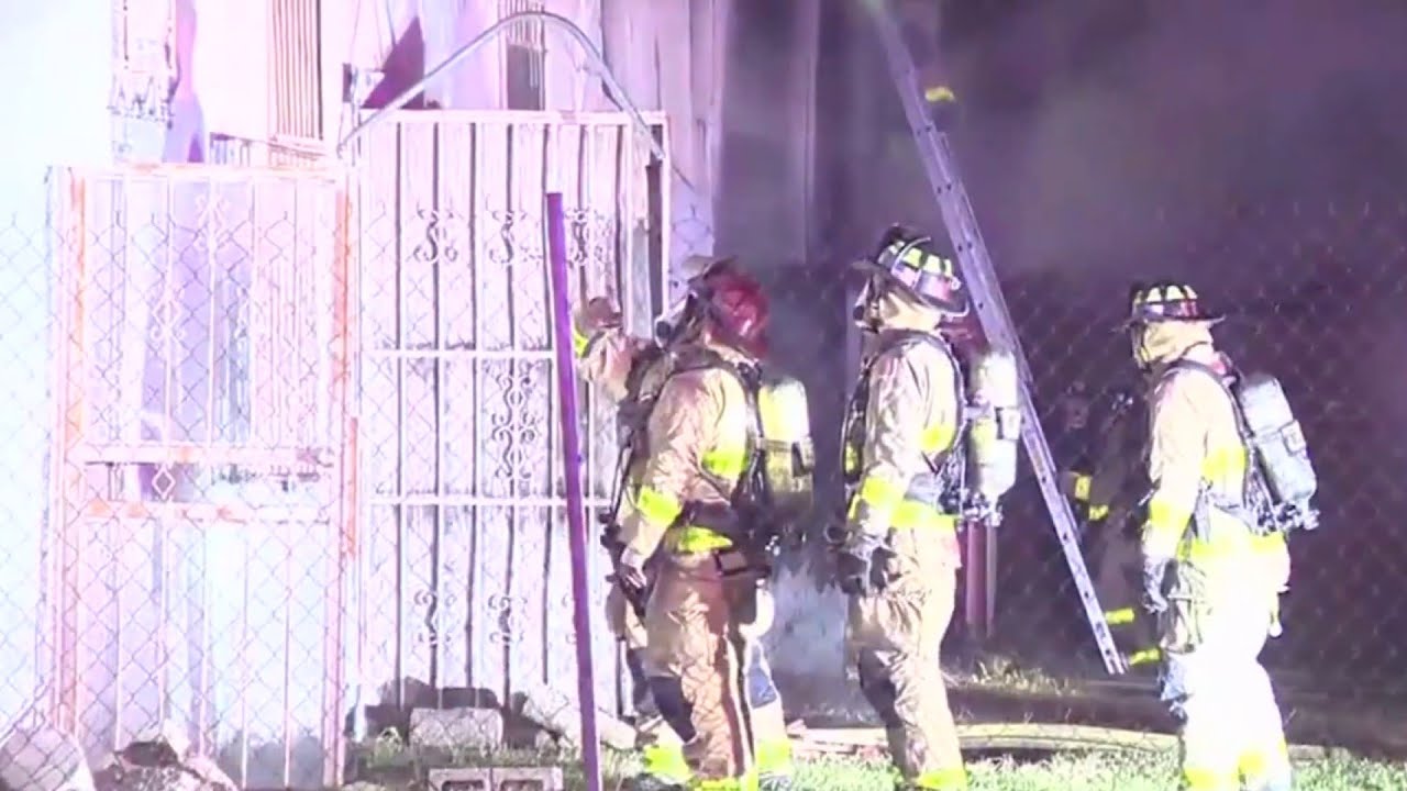 Firefighters battle blaze at abandoned building south of downtown - YouTube