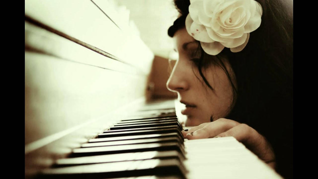 Музыка качество 5.1 слушать. Женщина цветы музыка фото. Соул музыка пианино.
