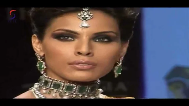 BEAUTIFUL Models  at IIJW 2012 for Amrapali