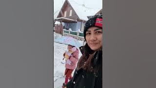 The Snow is back again 😊 umbrella in snow ❄️ why not 💁‍♀️🤩 only pinay Mom's can slay it noh 😅🤪