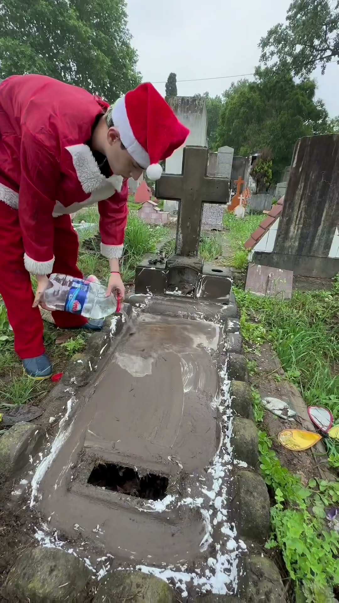¡Limpie una tumba aleatoria!