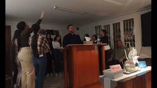 Jovenas Inglesia Madre Elche Cantando Alabanzas