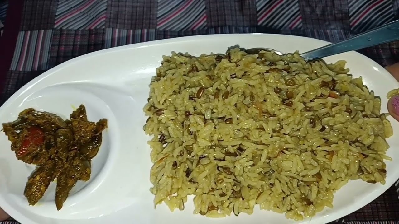 healthy and tasty urad dal kichdi wo bhi pressure cooker me full recipe