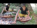 Survival cooking in the forest - Grilled big fish spicy delicious for dinner