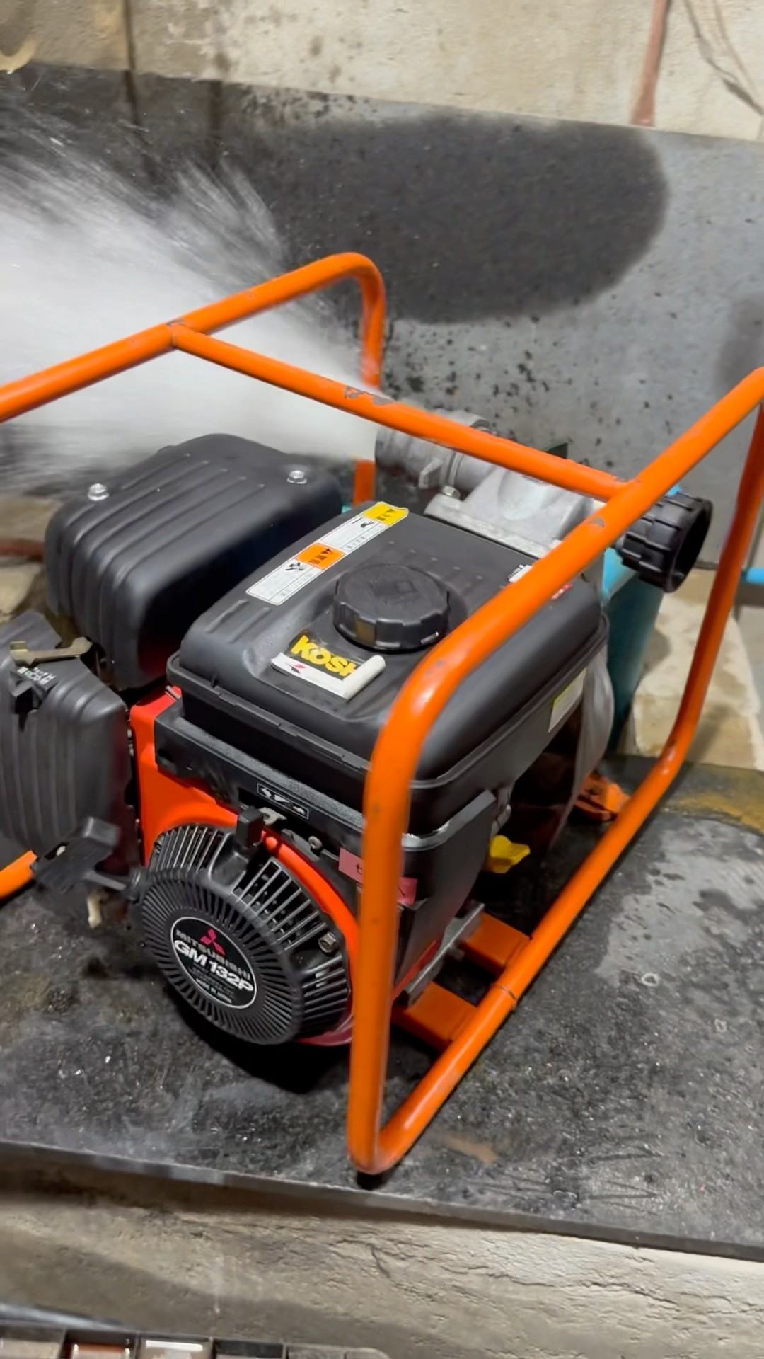 Water Pump Mitsubishi GM132P - YouTube