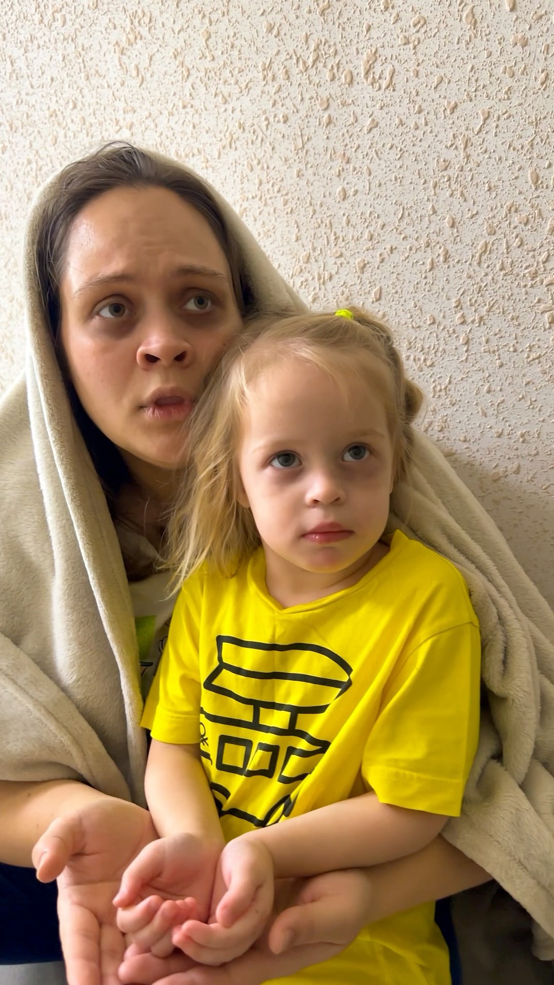 Homeless Little Baby and her Mom ???