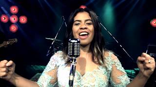 Video thumbnail of "Daniela Messias- A GLÓRIA É DELE (Clipe Oficial)"