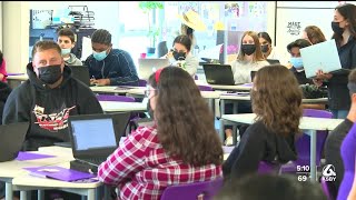 Program helps students with college application process