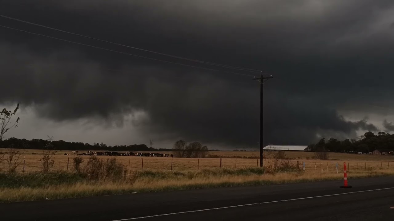 [11/04/2022] Canton, Texas Ground Scraping Wall Cloud