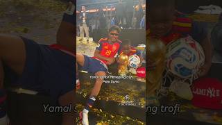 Aksi random adik Yamal di perayaan juara Spanyol! 😳
