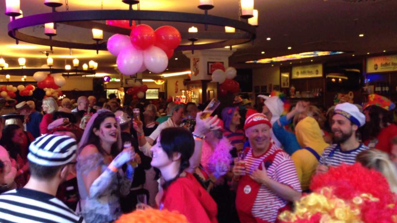 11 11 Um 11 11 Uhr Im Gaffel Haus Berlin Karneval Youtube