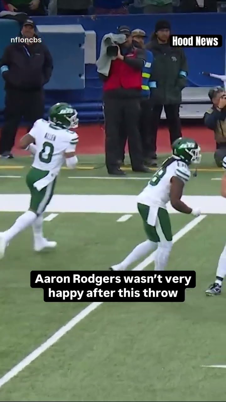 He wasn’t very happy #hoodnews #aaronrodgers #jets #pass #football #KennyYeboah #how #omg #wow #wtf