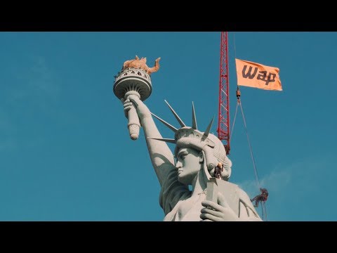 WAP limpa estátua da Havan em Barra Velha