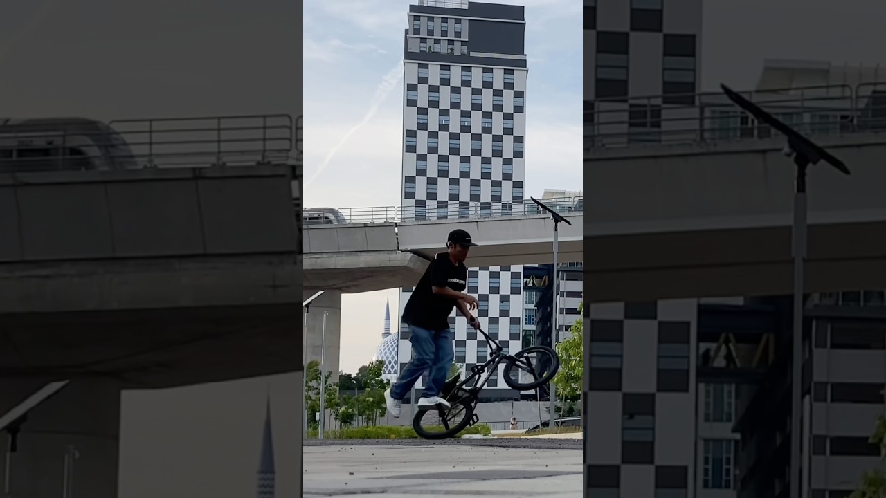 Snake 🐍 spin di tengah town #bmx #bmxplus #bmxflatland