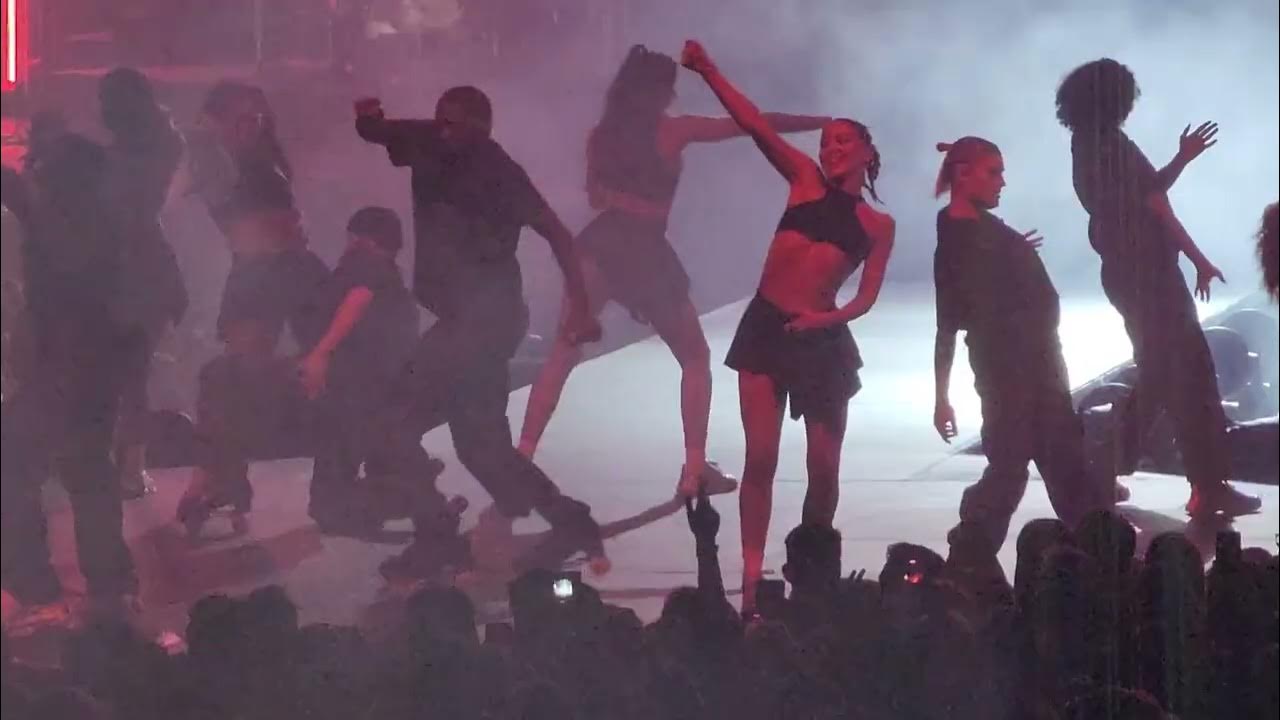 Dua Lipa talented backup dancers (Melbourne 11-11-2022) - YouTube