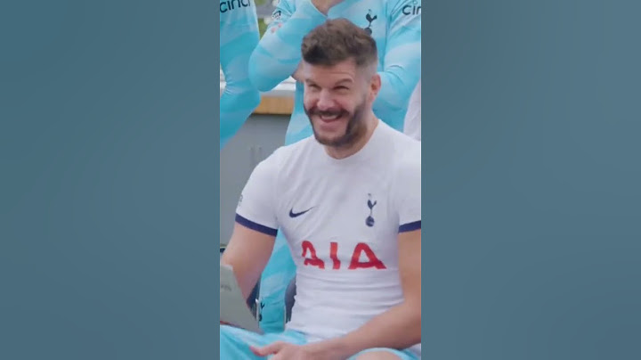Fraser Forster and James Maddison swapped shirts for the squad photo 😂#tottenham