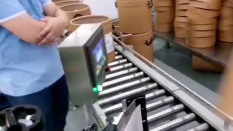 Big paper drum round bottle barrel side labeling machine customized label applicator