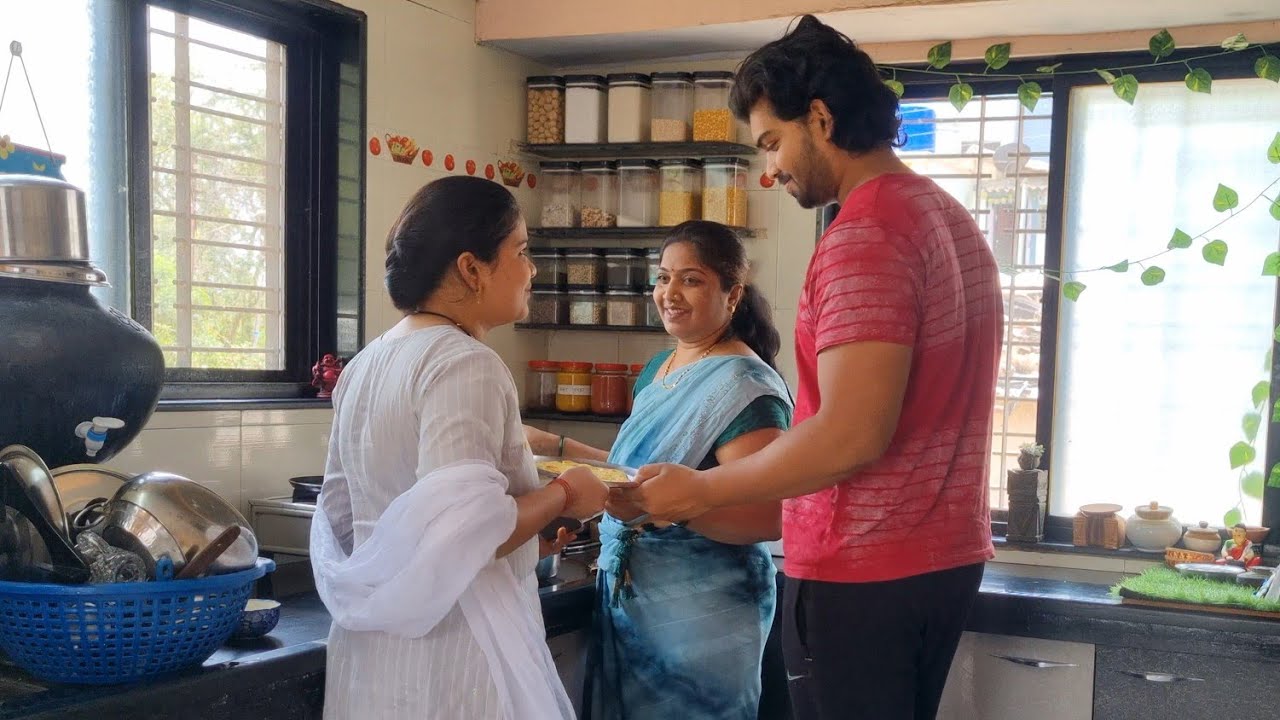 मुलांसाठी डाळ तांदूळउत्तप्पा 😃स्वतःचा दुसऱ्यांना त्रास नको..😰पूजाने येऊन मदत केली..😊पावसाची चाहूल..💦