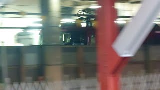 EH500金太郎牽引のコタキ1200型安中貨物が高速で熊谷駅の4番線を通過するシーン2023年11月26日16時16分