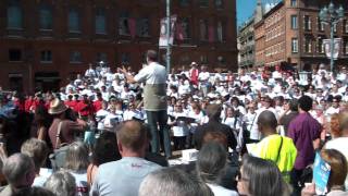 " Se Canto géant " - Place du Capitole - Les Voix du Midi - 28 Mai 2011. chords