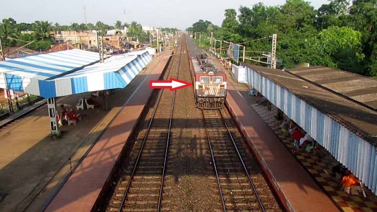 RAGING TIGER FACE VALSAD WAG-7 CHARGES TOWARDS KHARAGPUR WITH COAL LADEN BOXN HS CONSIST