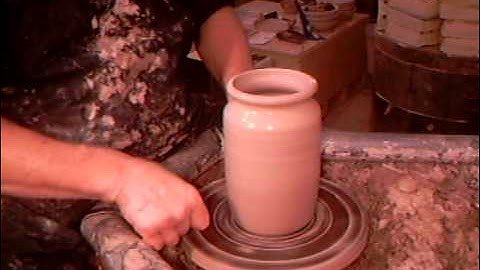 Simon Leach throwing "Storage jars"  ~ www.simonleachpottery.com