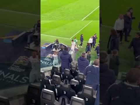 شاهدو كيف عملو الاعبين 