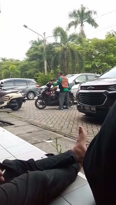 sedih kalo liat Abang ojol bawa anak