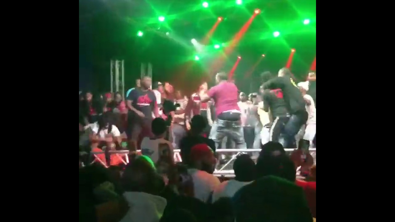 MURDA MOOK VS BRIZZ RAWSTEEN FIGHT!! 2nd HALF - chess pushes friend off stage? murdaland vs Darklyfe