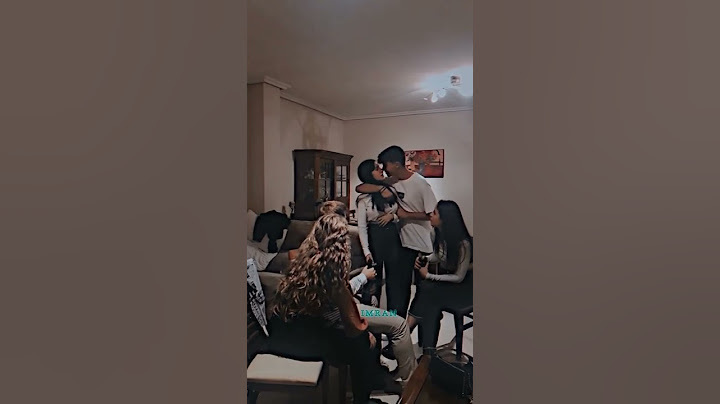 Couple Kiss In Public #Couple #Kisses #kiss #Shorts #Couplekissing #Love #Couplegoals #ytshorts #We