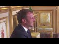 Nemo le chien demmanuel macron urine  lelyse