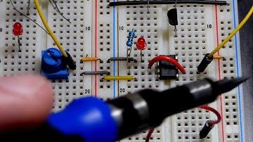 Why 555 timer trigger and threshold pins are commonly connected together