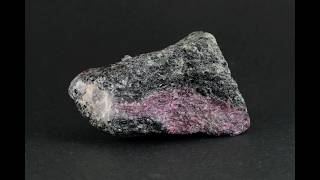 ルビーインゾイサイト 原石 117g / Ruby In Zoisite - YouTube