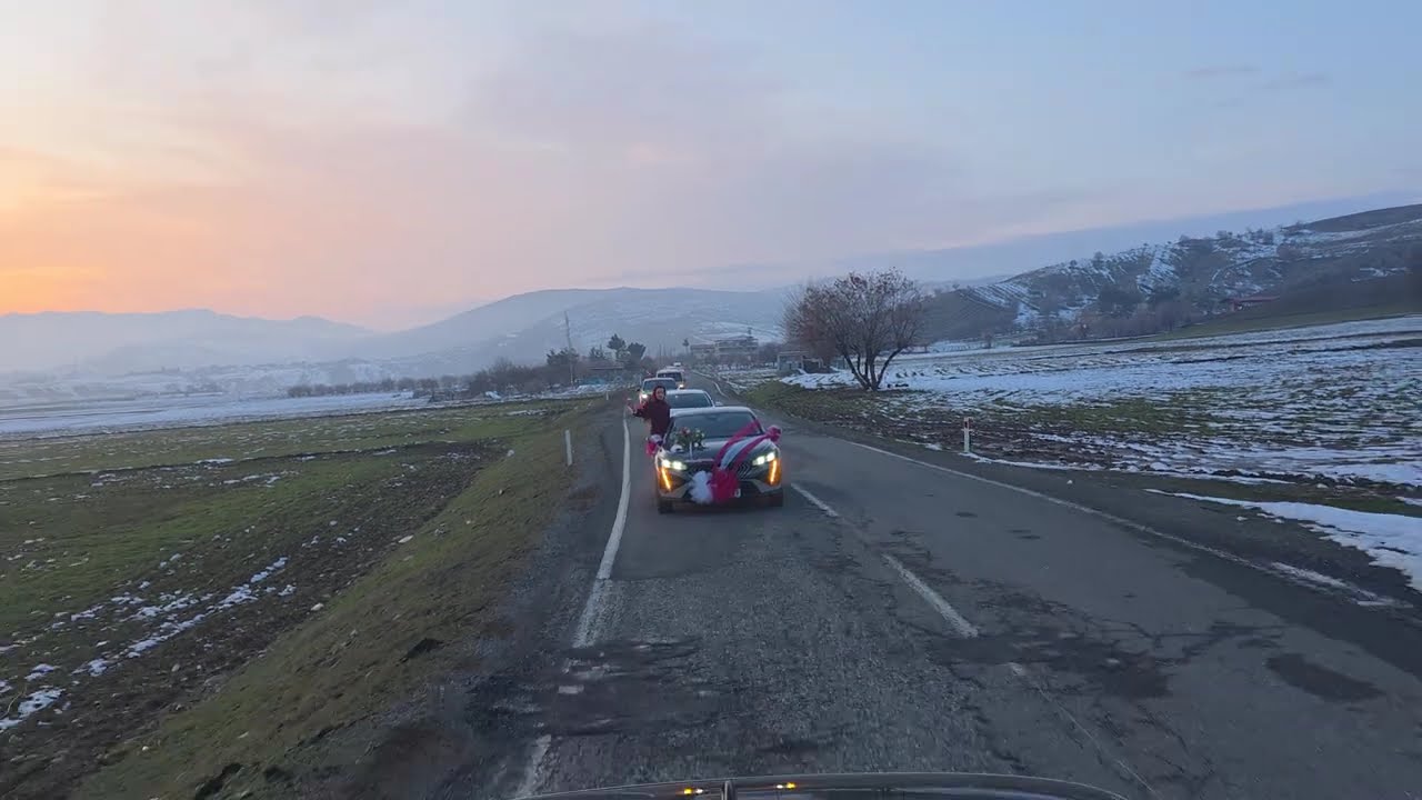 BADIKAN AŞİRETİ MALA XUME EMİN SANCAR OĞLU SİNAN NİN DÜĞÜNÜ KÖY YOLUNDA KONVOY ÇOK GÜZEL KÖY MANZAR