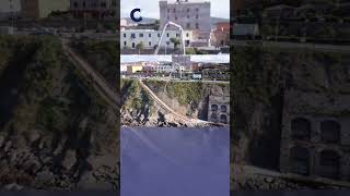 Lavori sulla falesia per rimettere in sicurezza il versante e ripristinare le scalette verso il mare