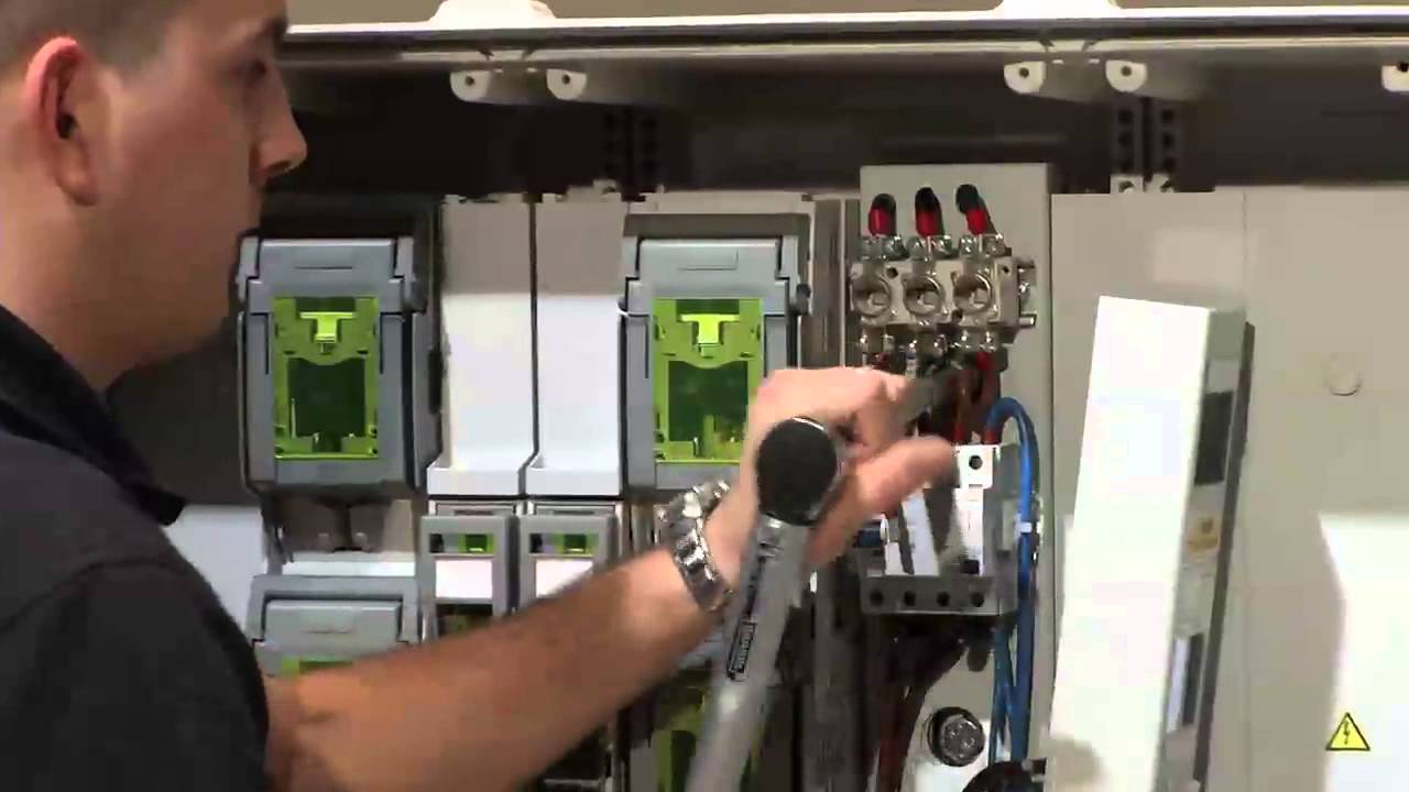 Retrofitting a GSAB system strip in a cable distribution cabinet