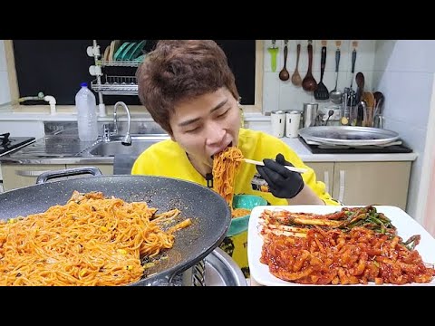 꽃돼지 야식 김치 비빔국수 원할머니 보쌈 무김치 파김치 한식먹방 <strong>Kim</strong> chi[korean <strong>food</strong>]mukbang Eating show 吃播