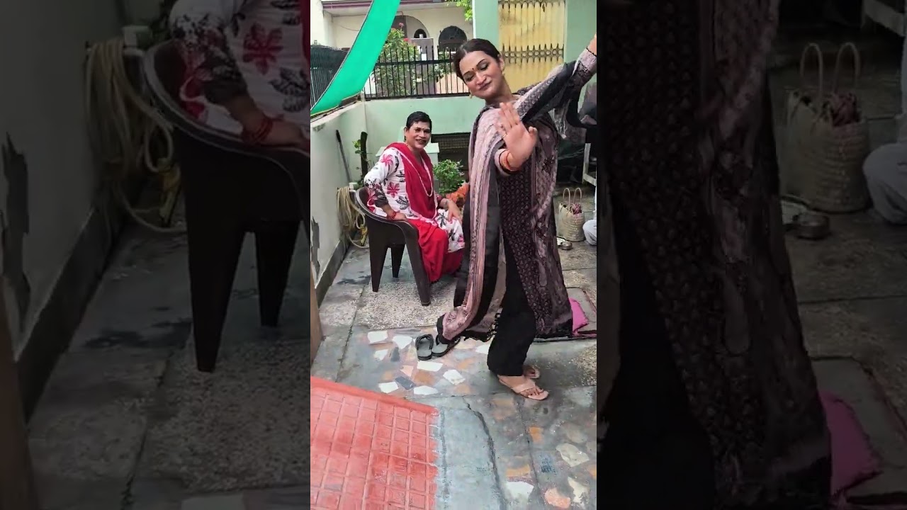 Getting the blessings of a Kinnar is like Shiva and Parvati🙌placing their hands on one's head🙏