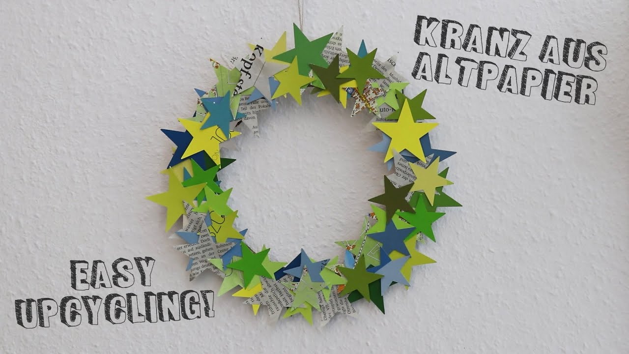 Upcycling: Weihnachtlicher Türkranz aus Altpapier
