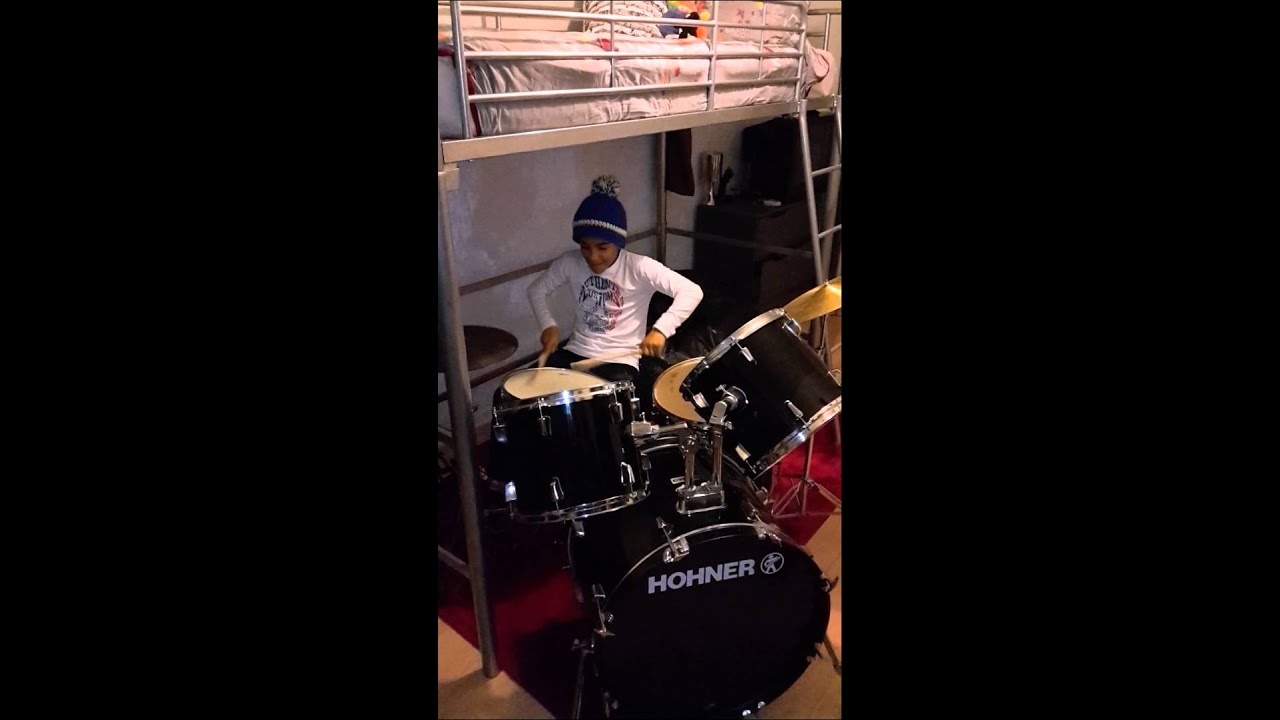 SANDJAY petit prodige talentueux à la batterie