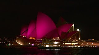 L'Opéra de Sydney s'illumine en rose pour rendre hommage à Olivia Newton-John | AFP Images