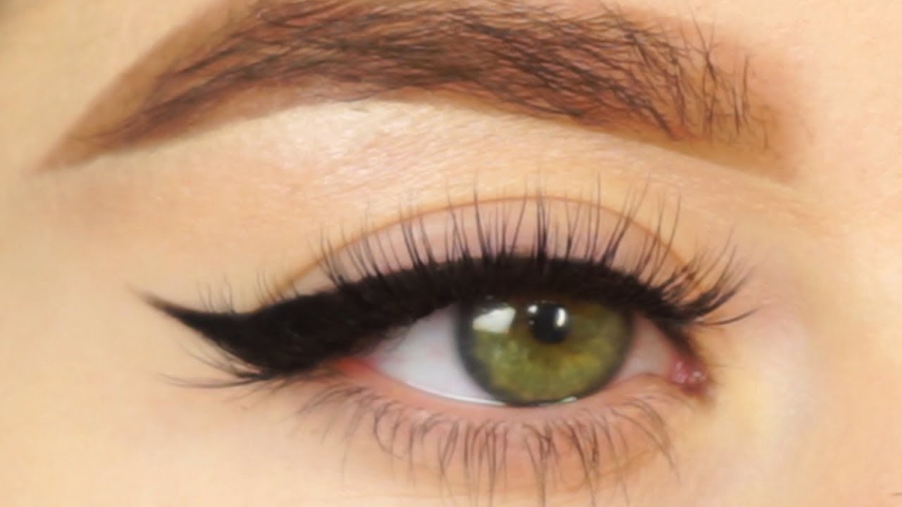 WINGED EYELINER TUTORIAL - YouTube