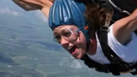 Jaime Spence goes skydiving!