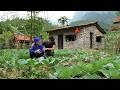When grandma misses her daughter, Trieu Khang comforts her in the garden