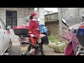 少數民族送葬：八人抬棺，全村送行，哭喊聲嘻笑聲，鑼鼓聲鞭炮聲連成一片